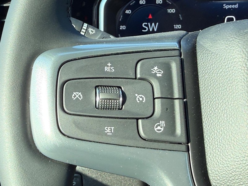 Chevrolet Silverado 2500HD Vehicle Full-screen Gallery Image 9