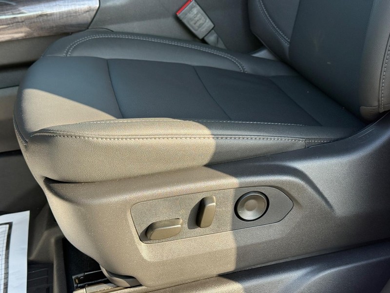 Chevrolet Silverado 2500HD Vehicle Full-screen Gallery Image 19