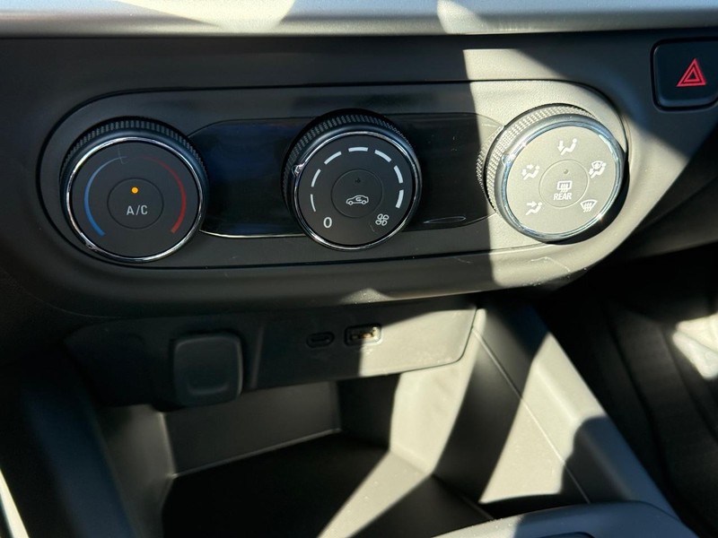 Chevrolet Trax Vehicle Full-screen Gallery Image 12
