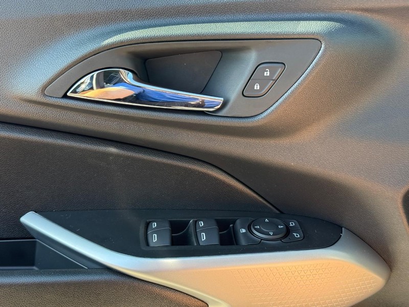 Chevrolet Trax Vehicle Full-screen Gallery Image 15