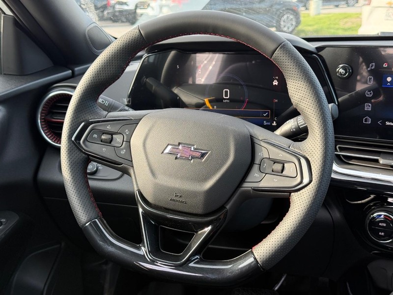 Chevrolet Trax Vehicle Full-screen Gallery Image 8