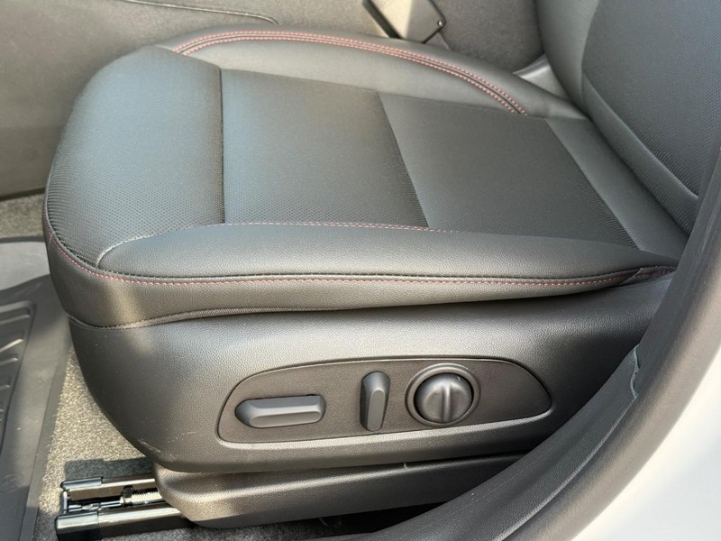 Chevrolet Trax Vehicle Full-screen Gallery Image 18