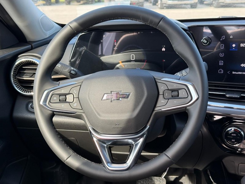 Chevrolet Trax Vehicle Full-screen Gallery Image 8