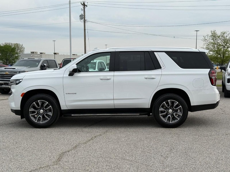 Chevrolet Tahoe Vehicle Full-screen Gallery Image 2
