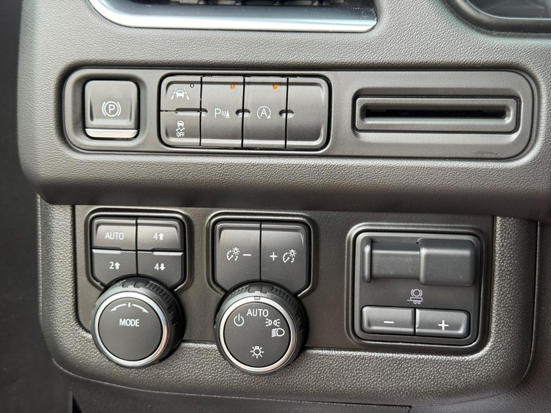 Chevrolet Tahoe Vehicle Full-screen Gallery Image 23