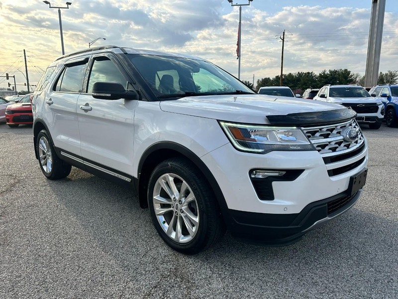Ford Explorer Vehicle Full-screen Gallery Image 8