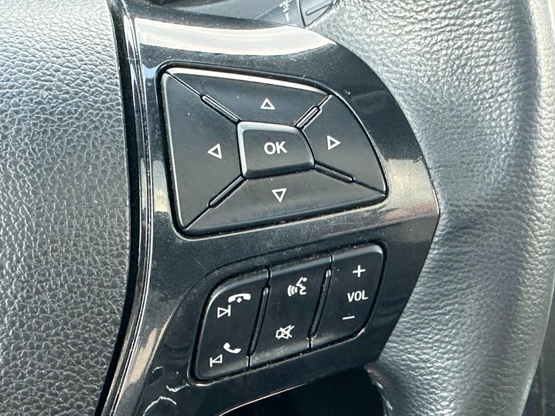 Ford Explorer Vehicle Full-screen Gallery Image 20