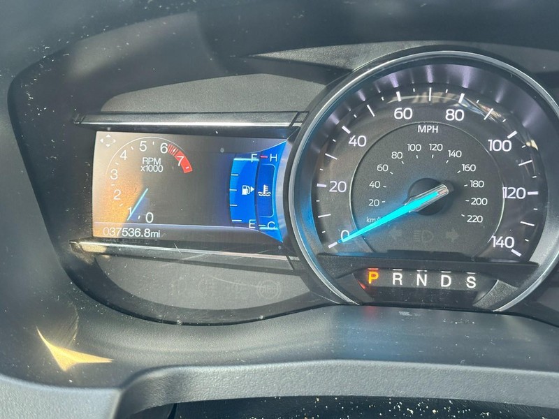 Ford Explorer Vehicle Full-screen Gallery Image 21