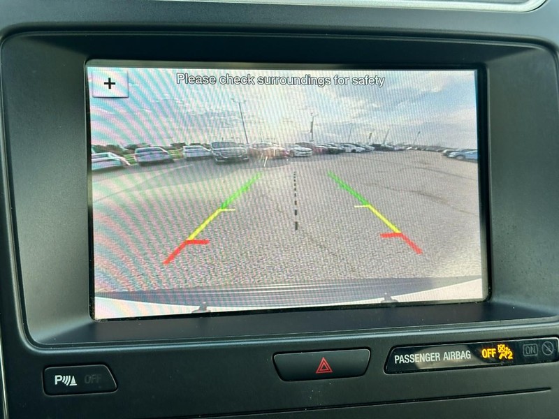 Ford Explorer Vehicle Full-screen Gallery Image 24