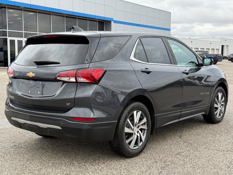 Chevrolet Equinox Vehicle Full-screen Gallery Image 5