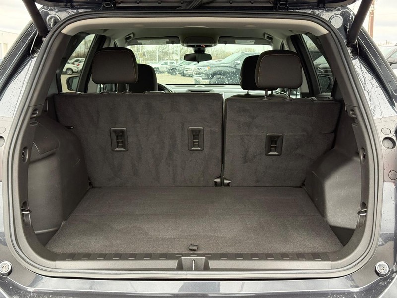 Chevrolet Equinox Vehicle Full-screen Gallery Image 6