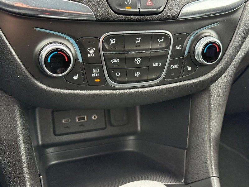 Chevrolet Equinox Vehicle Full-screen Gallery Image 18