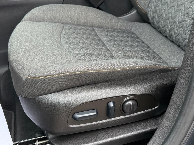 Chevrolet Equinox Vehicle Full-screen Gallery Image 23