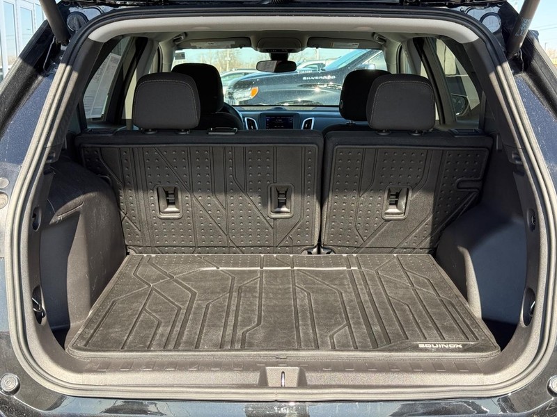 Chevrolet Equinox Vehicle Full-screen Gallery Image 6