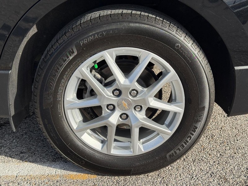 Chevrolet Equinox Vehicle Full-screen Gallery Image 7