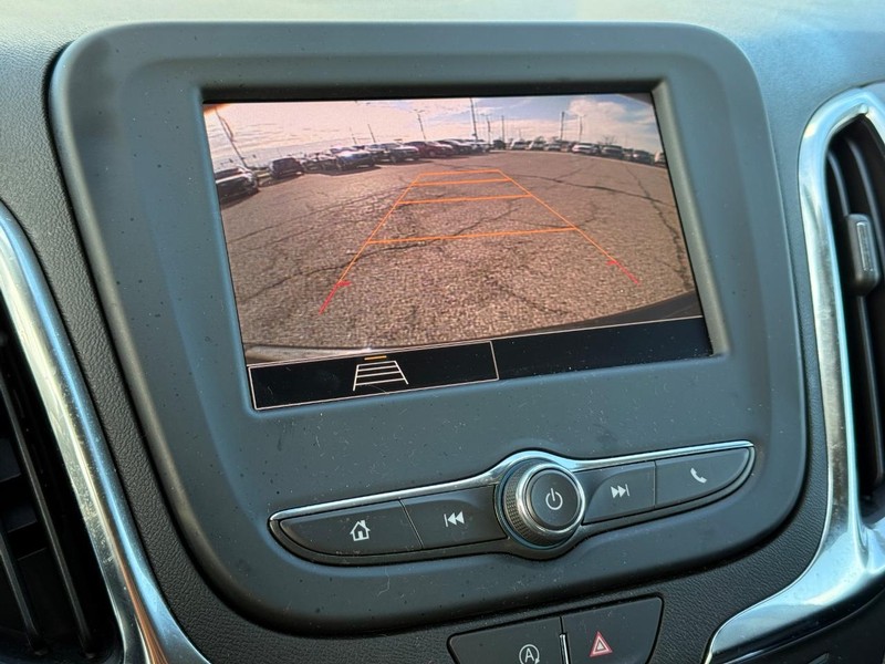 Chevrolet Equinox Vehicle Full-screen Gallery Image 17