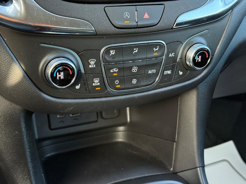 Chevrolet Equinox Vehicle Full-screen Gallery Image 18