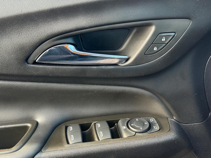 Chevrolet Equinox Vehicle Full-screen Gallery Image 22