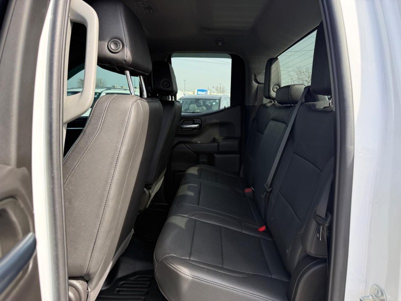 GMC Sierra 1500 Vehicle Full-screen Gallery Image 10