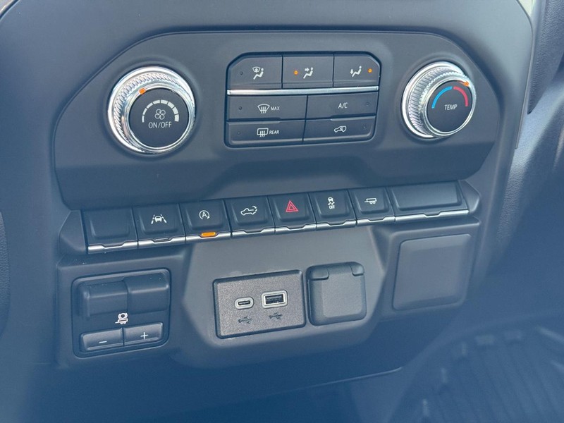 GMC Sierra 1500 Vehicle Full-screen Gallery Image 17