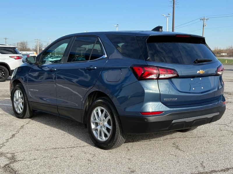 Chevrolet Equinox Vehicle Full-screen Gallery Image 3