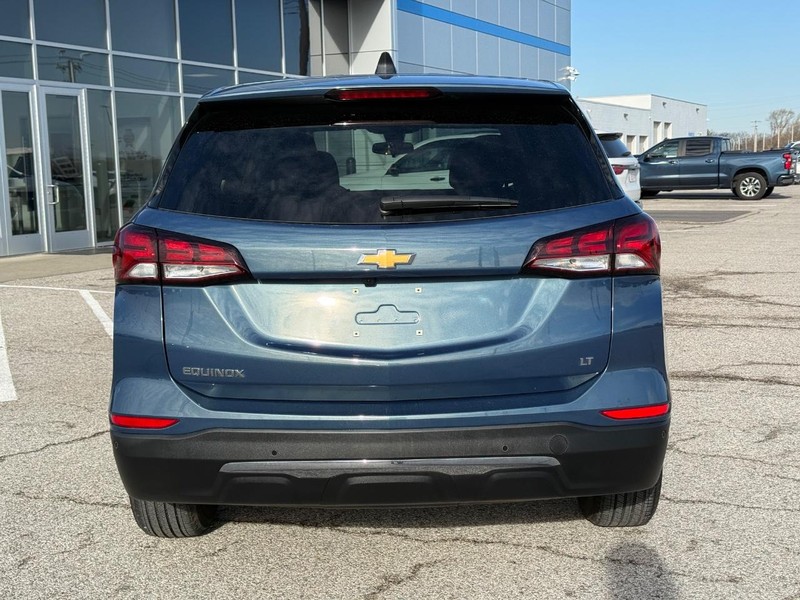 Chevrolet Equinox Vehicle Full-screen Gallery Image 4