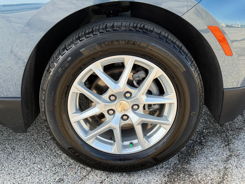 Chevrolet Equinox Vehicle Full-screen Gallery Image 7