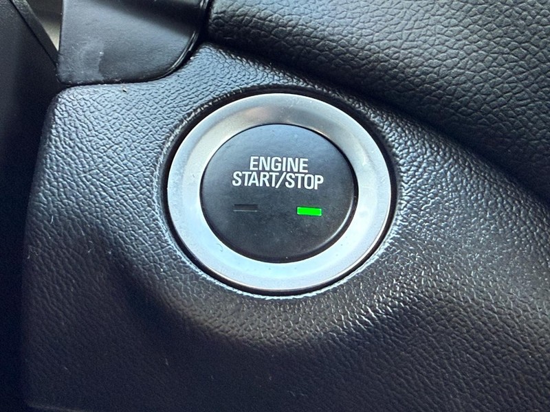 Chevrolet Equinox Vehicle Full-screen Gallery Image 16