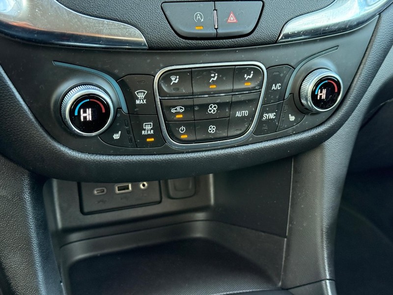Chevrolet Equinox Vehicle Full-screen Gallery Image 19