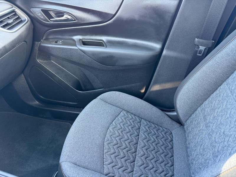 Chevrolet Equinox Vehicle Full-screen Gallery Image 21