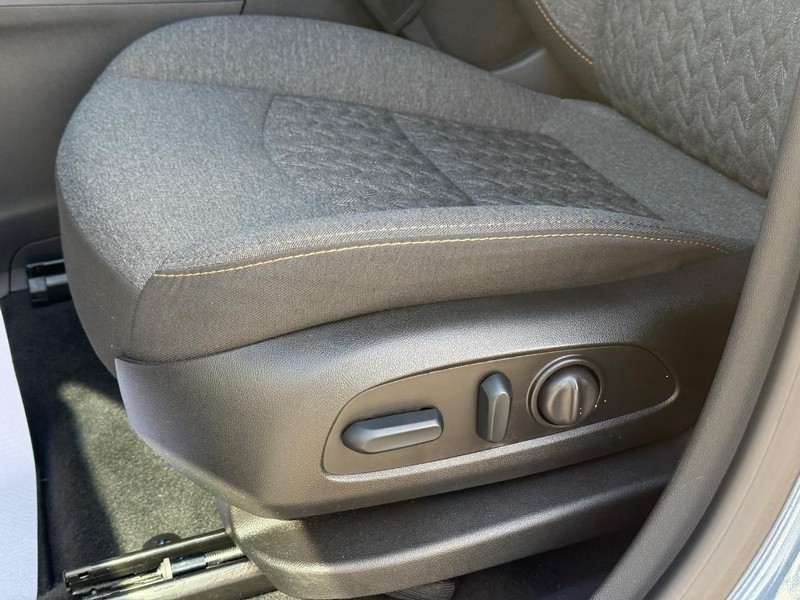 Chevrolet Equinox Vehicle Full-screen Gallery Image 24
