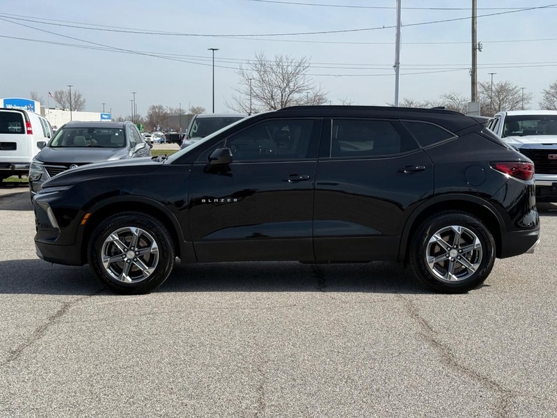 Chevrolet Blazer Vehicle Full-screen Gallery Image 02