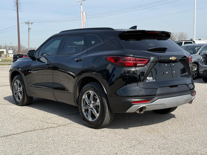 Chevrolet Blazer Vehicle Full-screen Gallery Image 03