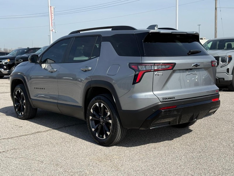 Chevrolet Equinox Vehicle Full-screen Gallery Image 3