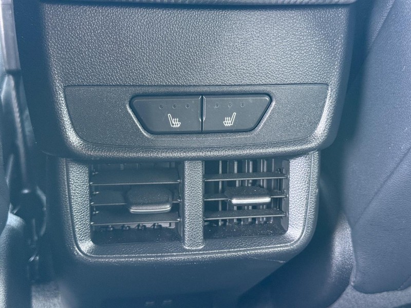 Chevrolet Equinox Vehicle Full-screen Gallery Image 11