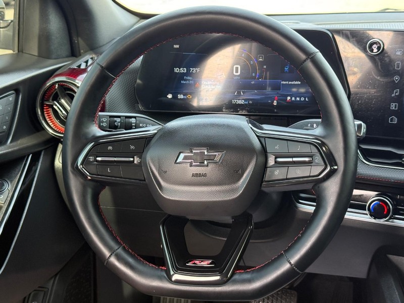 Chevrolet Equinox Vehicle Full-screen Gallery Image 13