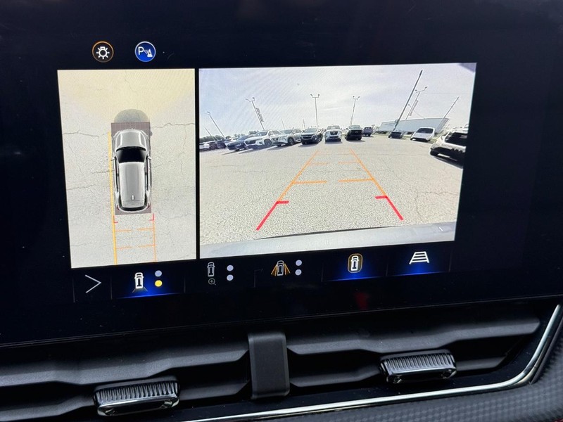 Chevrolet Equinox Vehicle Full-screen Gallery Image 18