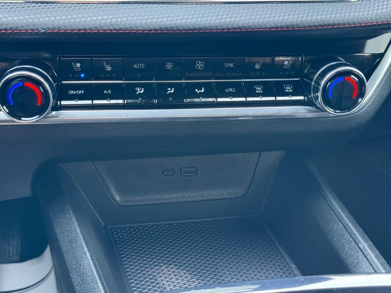 Chevrolet Equinox Vehicle Full-screen Gallery Image 19