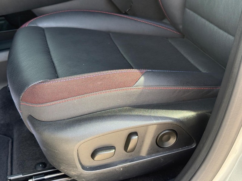 Chevrolet Equinox Vehicle Full-screen Gallery Image 24