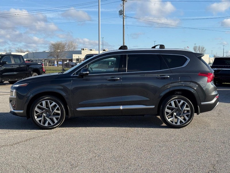 Hyundai Santa Fe Vehicle Full-screen Gallery Image 2
