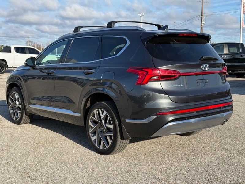 Hyundai Santa Fe Vehicle Full-screen Gallery Image 3