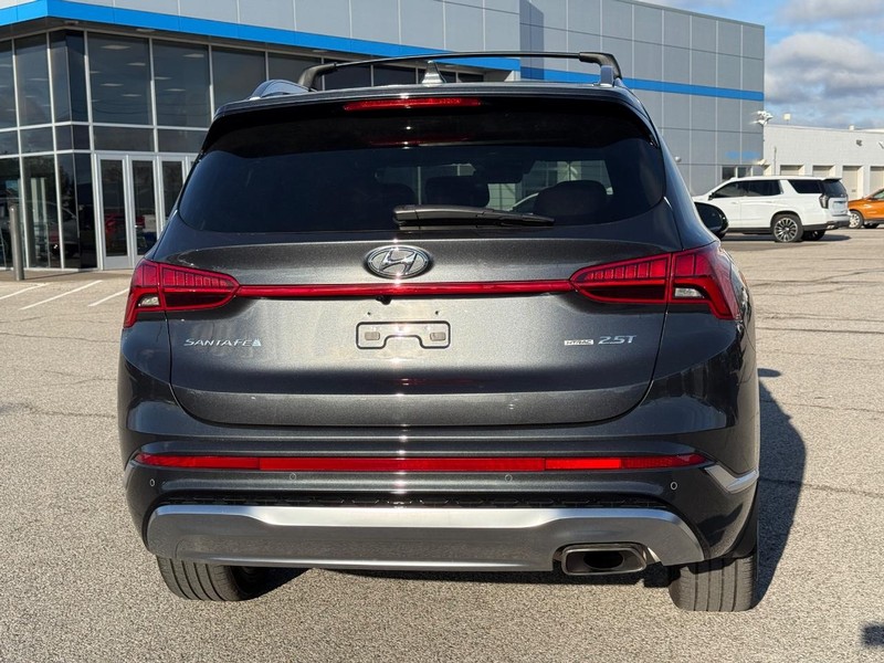 Hyundai Santa Fe Vehicle Full-screen Gallery Image 4