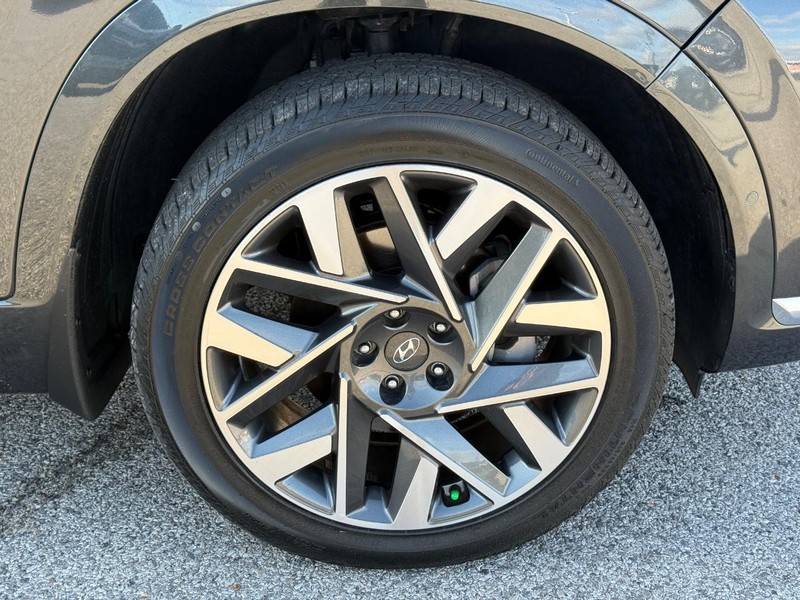 Hyundai Santa Fe Vehicle Full-screen Gallery Image 7