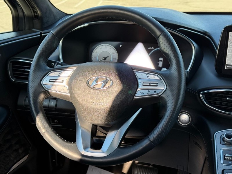 Hyundai Santa Fe Vehicle Full-screen Gallery Image 14
