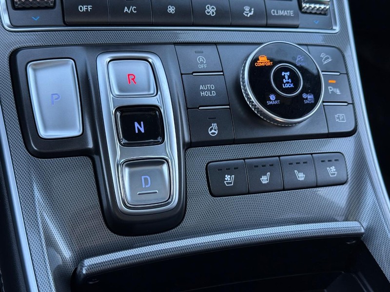 Hyundai Santa Fe Vehicle Full-screen Gallery Image 20