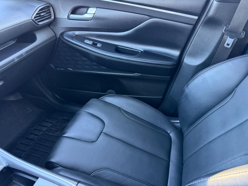 Hyundai Santa Fe Vehicle Full-screen Gallery Image 22