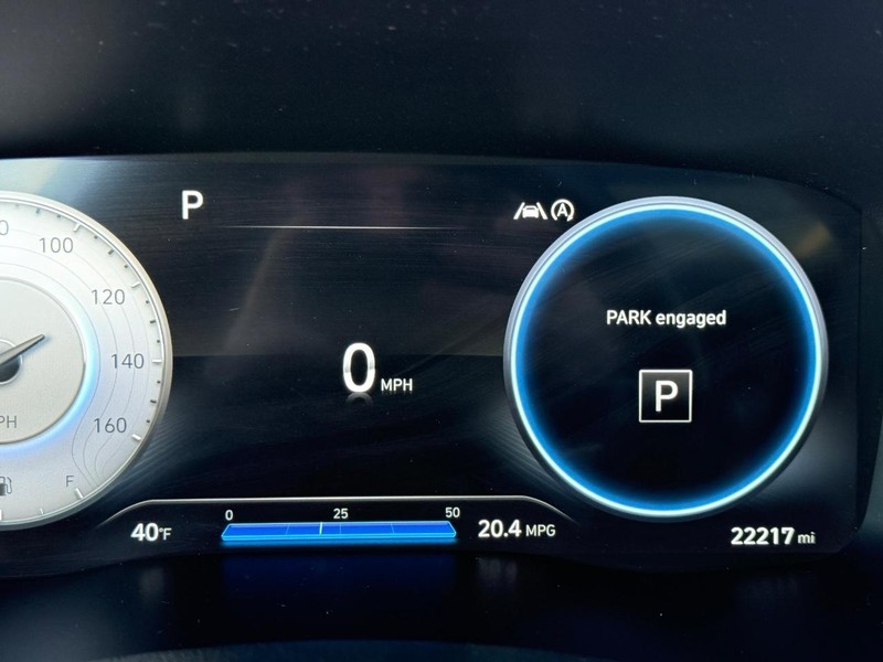 Hyundai Santa Fe Vehicle Full-screen Gallery Image 23