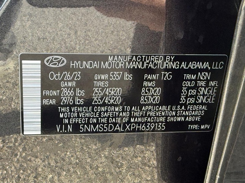 Hyundai Santa Fe Vehicle Full-screen Gallery Image 28