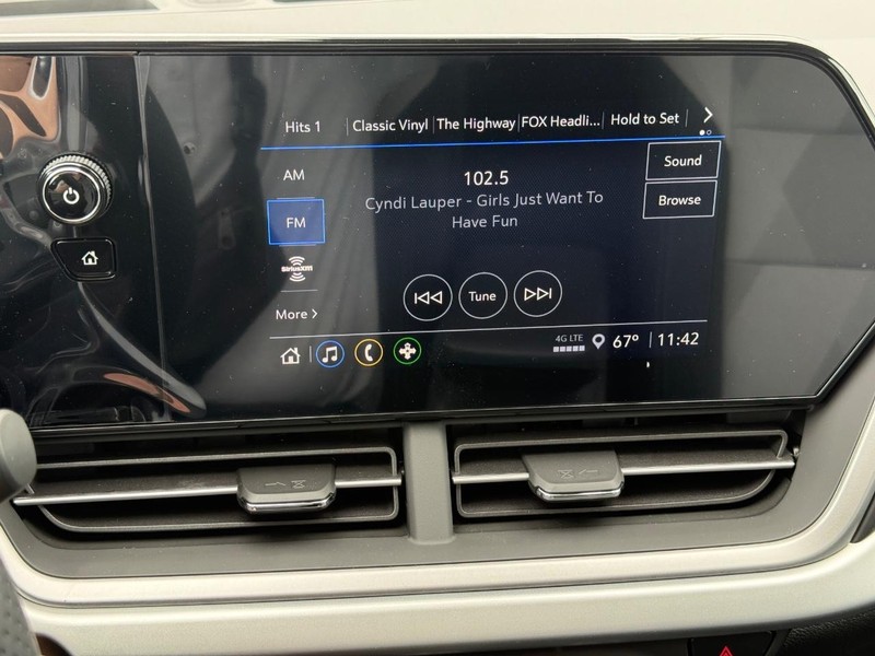 Chevrolet Trax Vehicle Full-screen Gallery Image 11