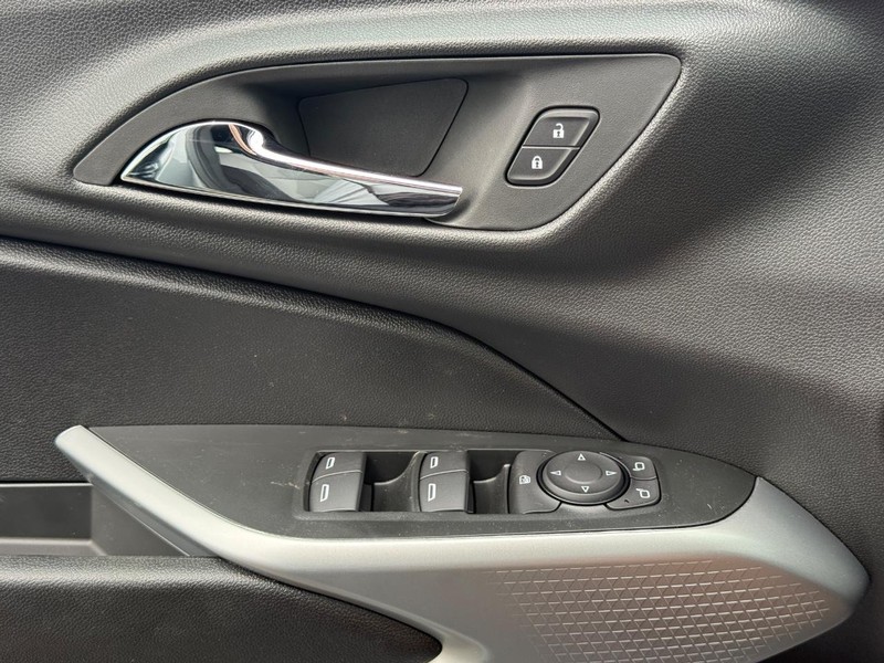 Chevrolet Trax Vehicle Full-screen Gallery Image 16